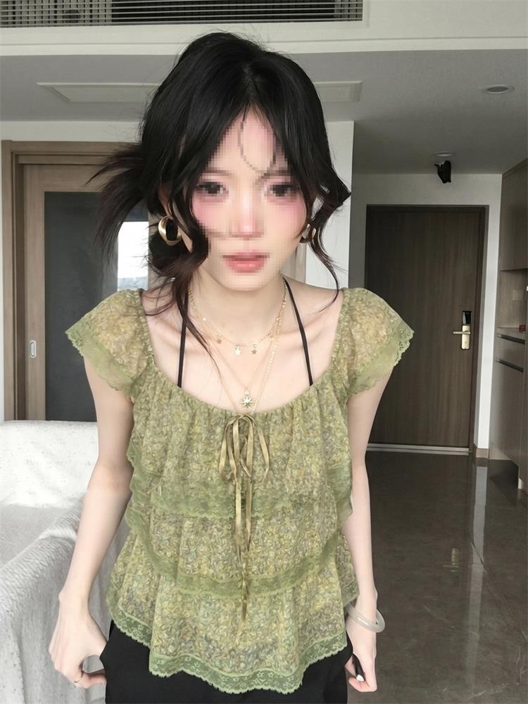 Korean Lifestyle - Style Layered Lace Trimmed Fly Sleeve